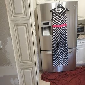 Women longer dress size 6  Black-and-white